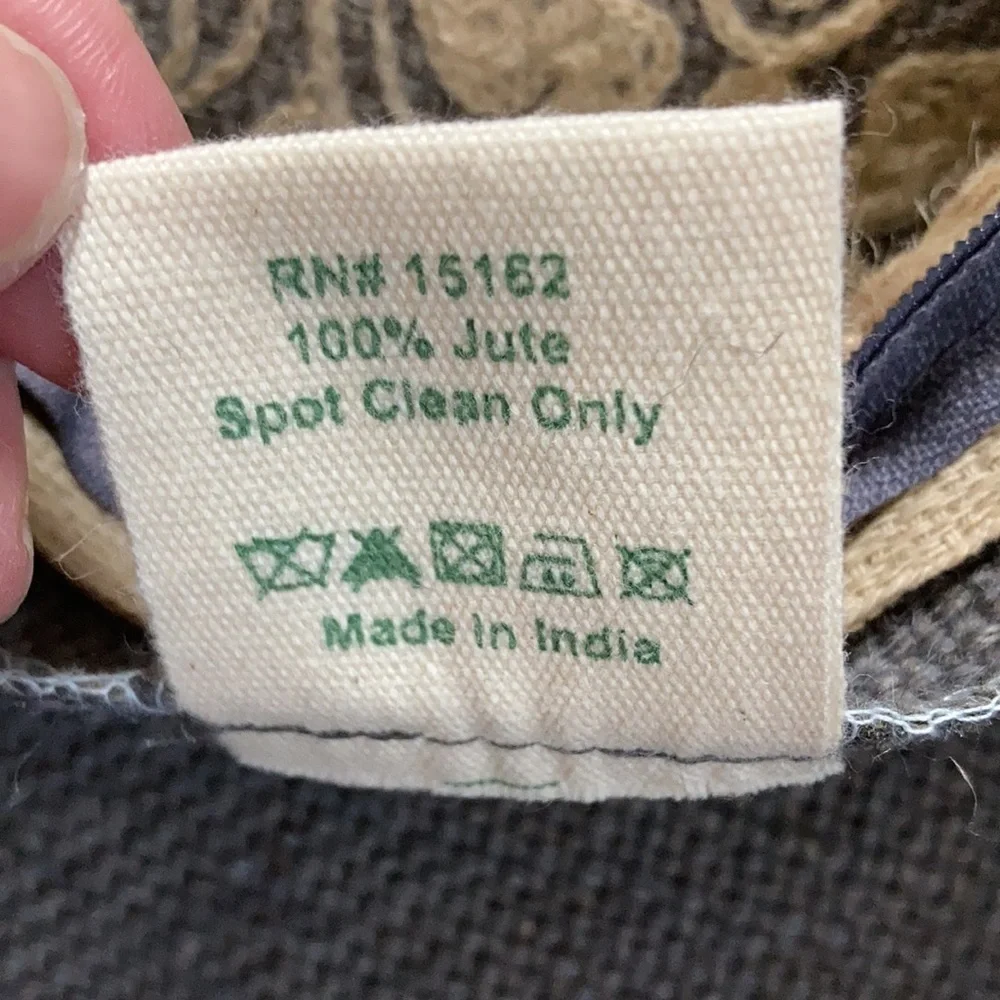 𝅺ARNAUS embroidered gray / beige pillowcase . Made in India .